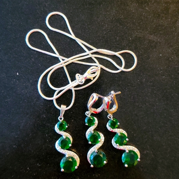 Silver Green Necklace Earring set - Picture 1 of 2